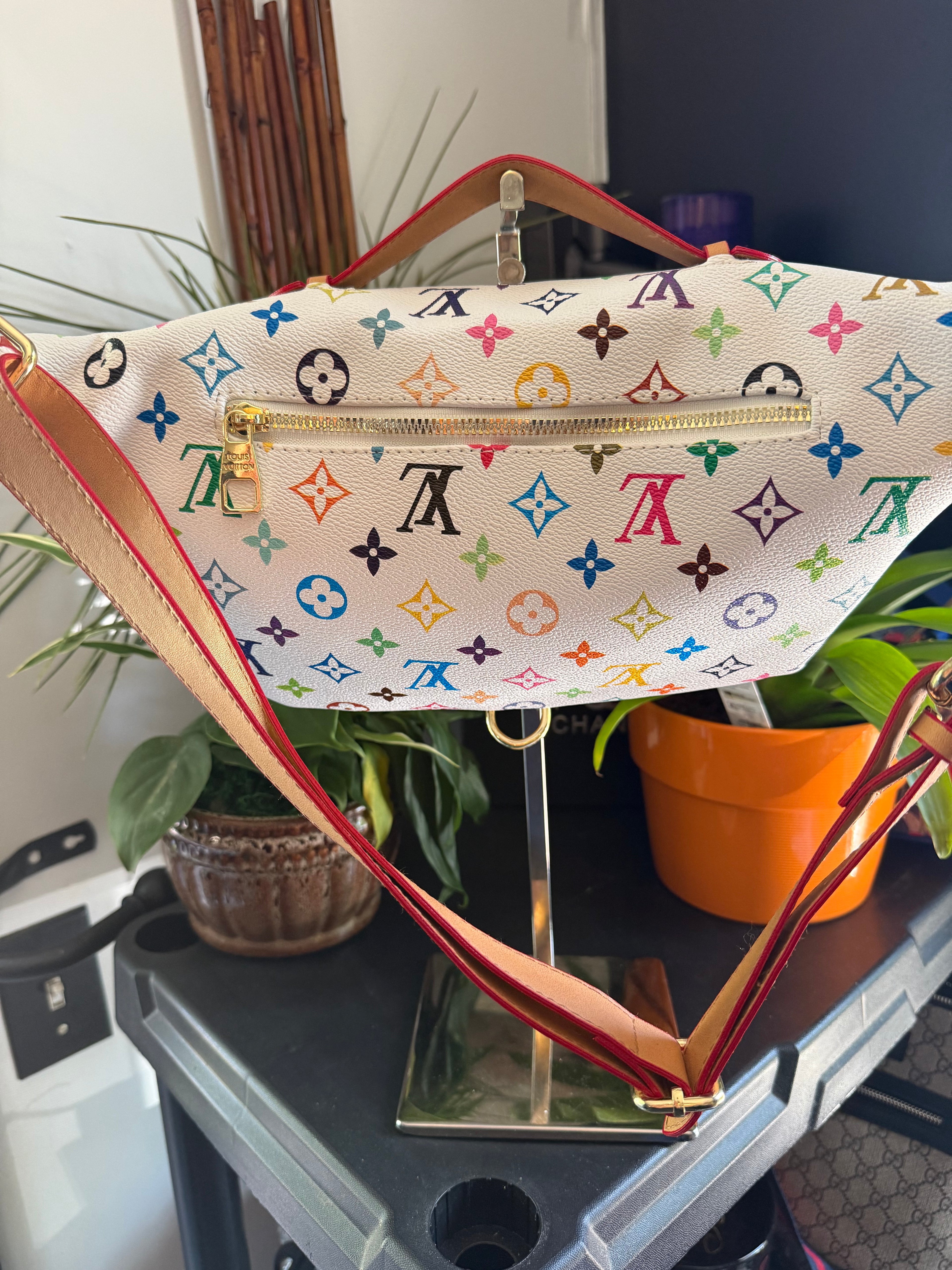 Lovely Vee Bumbag