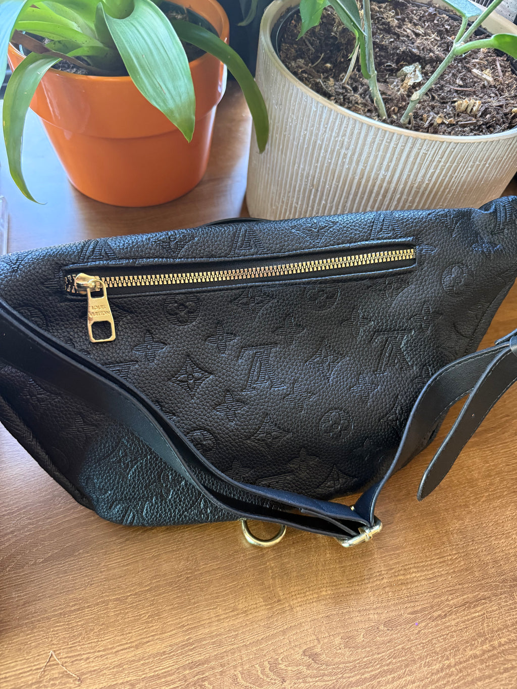 ELLVHEE Embossed Bum