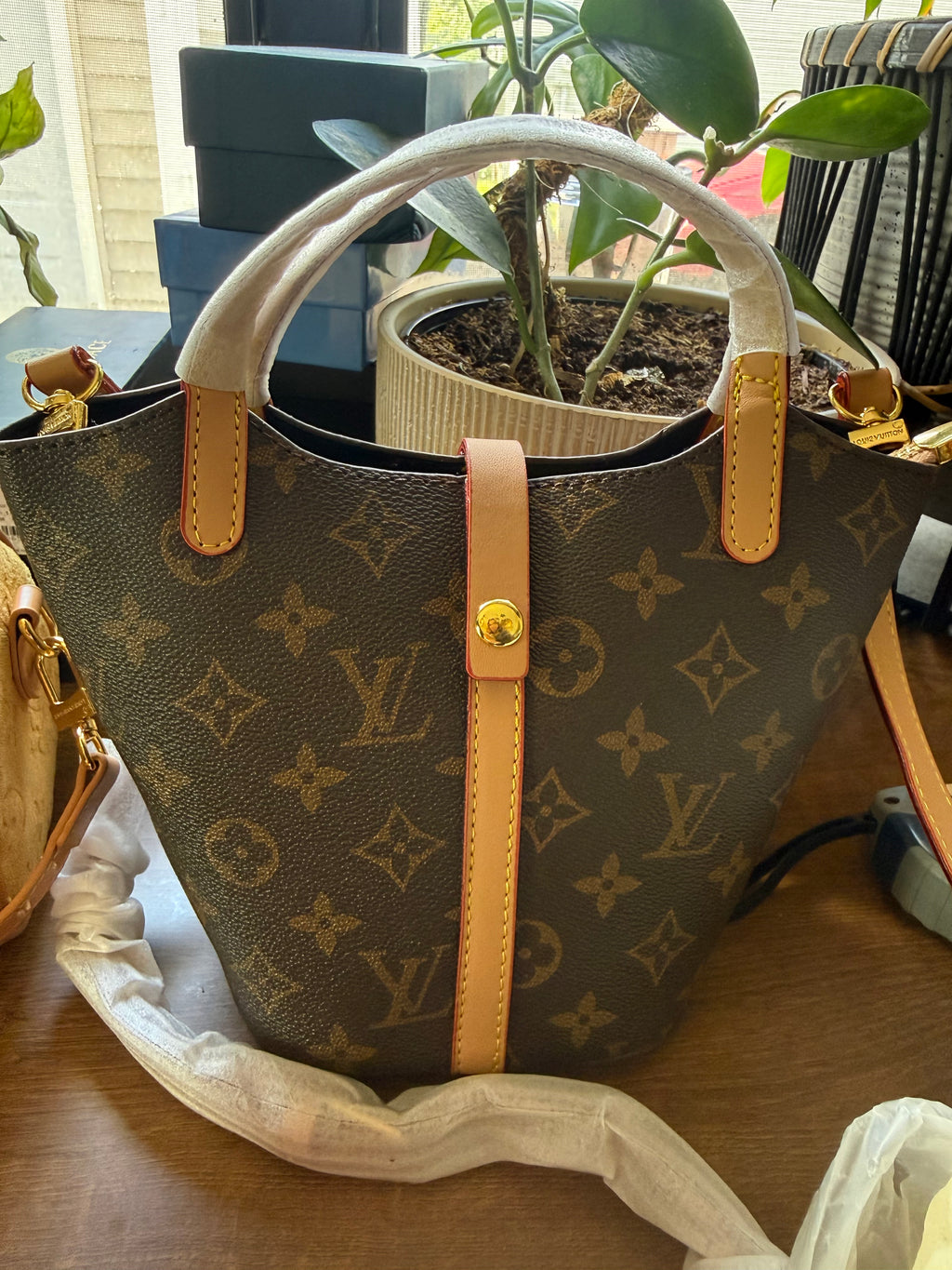 ELL Vee Bucket