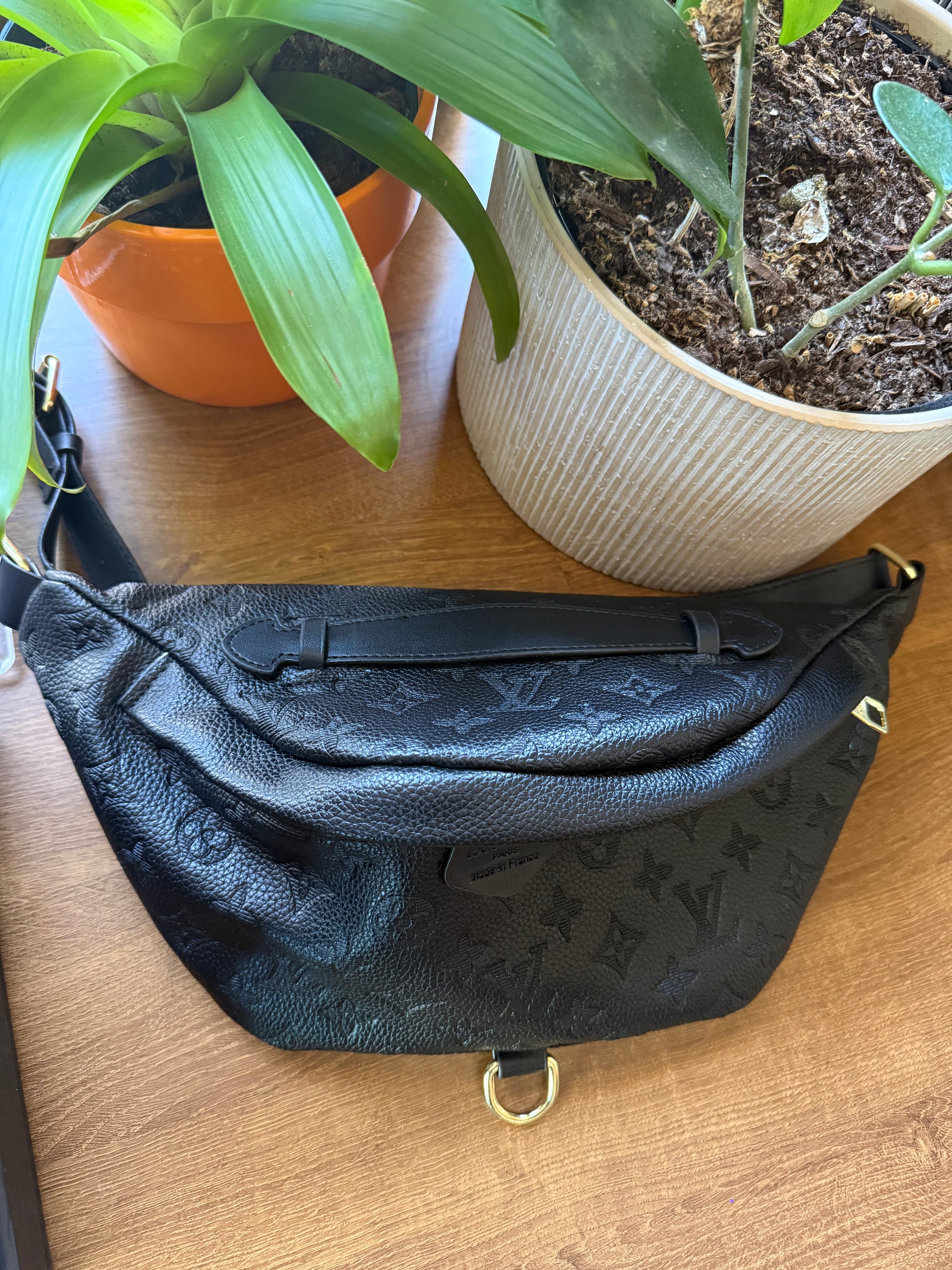 ELLVHEE Embossed Bum